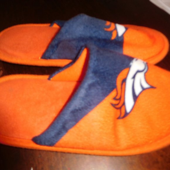 Childs Bronco Slippers - Picture 2 of 5